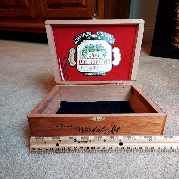 Arturo Fuente EMPTY wooden cigar box, hand made in Dominican Republic - Picture 4 of 12